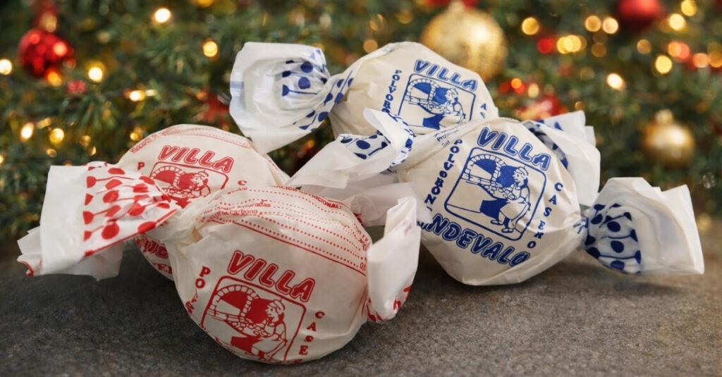 Dos clásicos de Navidad, los polvorones de anís y de almendra